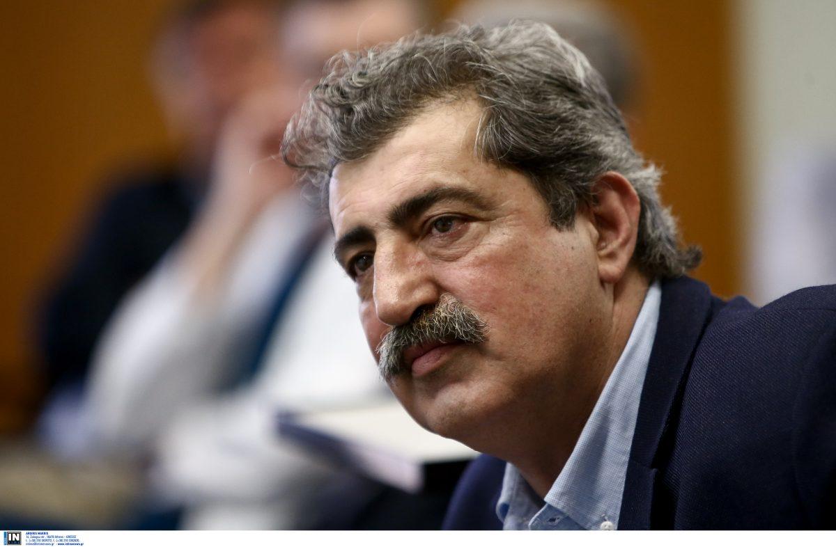 Ποιο ζεϊμπέκικο; Ο Πολάκης είχε εμφανιστεί με τσιγάρο σε συνέντευξη Τύπου (pic)