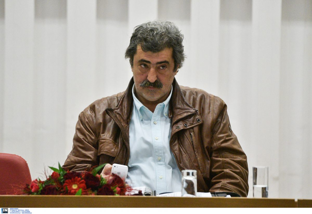Πολάκης: Το φραστικό επεισόδιο μέσα στο αεροπλάνο και η ανάρτηση στο Facebook για “την άλλη φορά”