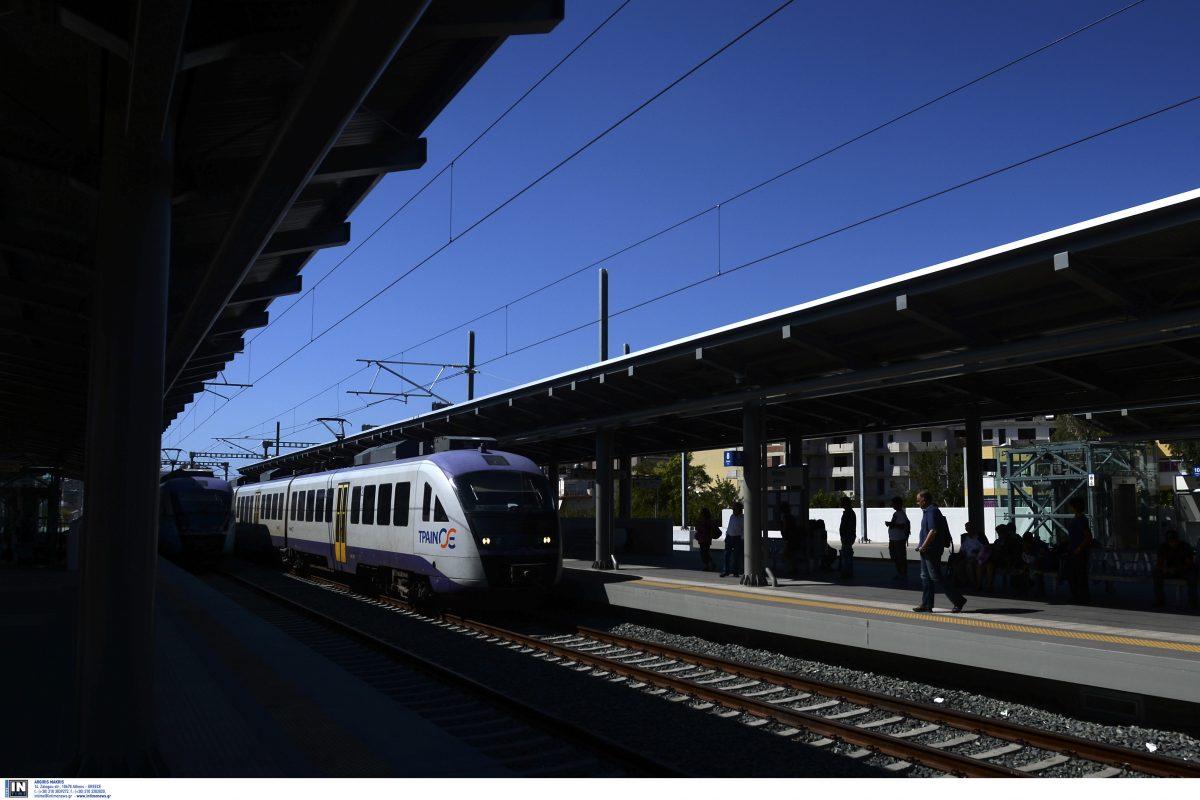 Τραυματίες από τον εκτροχιασμό του προαστιακού στους Αγίους Θεοδώρους (pics)