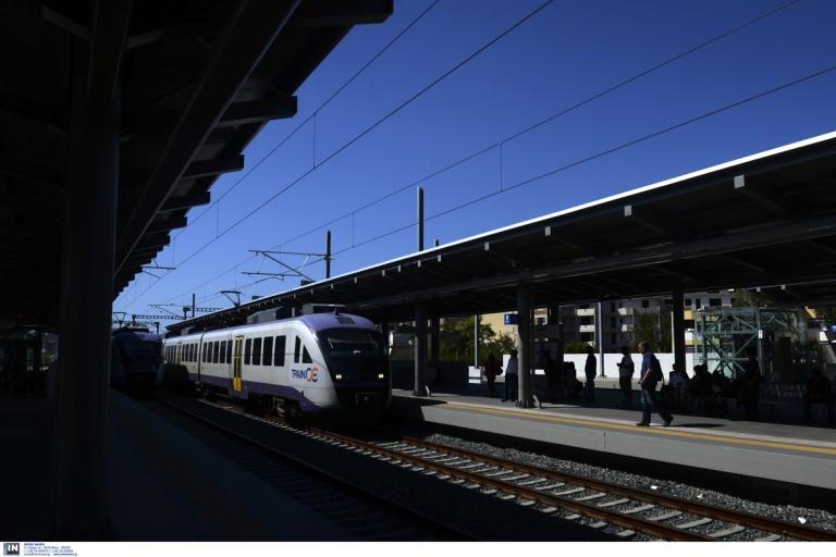 Τραυματίες από τον εκτροχιασμό του προαστιακού στους Αγίους Θεοδώρους (pics)