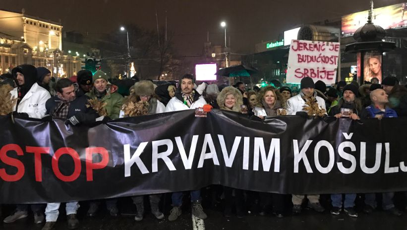 Σερβία: Χιλιάδες άνθρωποι αψήφησαν το ψύχος και διαδήλωσαν κατά του προέδρου Βούτσιτς
