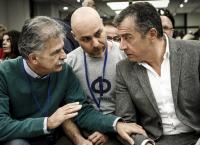 Ψήφος εμπιστοσύνης: Ο Θεοδωράκης πιέζει τον Δανέλλη να μην τη δώσει στον Τσίπρα