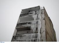 Κακοκαιρία στη Θεσσαλονίκη: Σταλακτίτες κρέμονται από πολυκατοικία (pics)