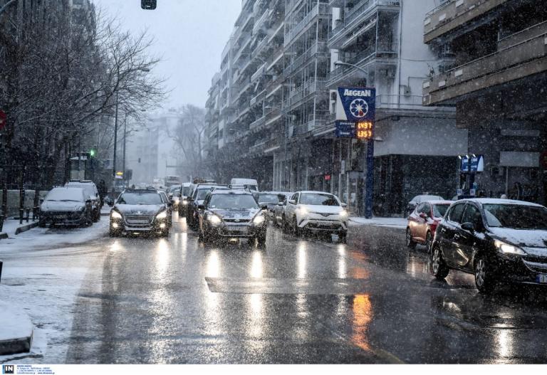 Θεσσαλονίκη καιρός: Πυκνή χιονόπτωση στο κέντρο (pics)
