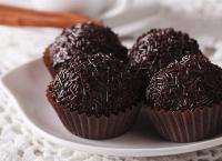 Η συνταγή της ημέρας: Τρουφάκια με μαύρη σοκολάτα