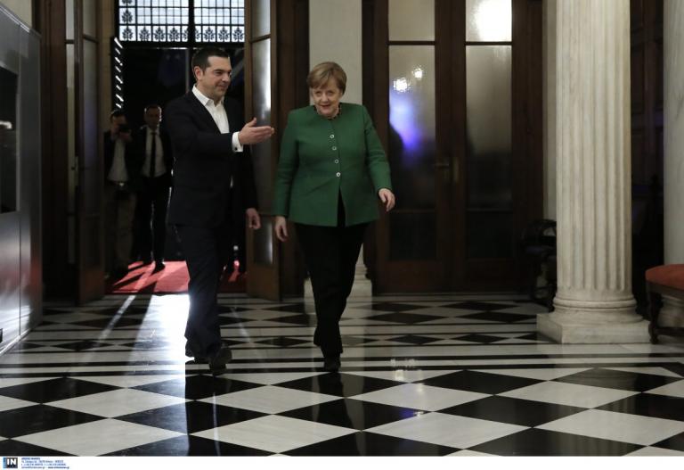 Αλέξης Τσίπρας: Ο διάλογος με την Μέρκελ για την αλλαγή στην διακόσμηση στο γραφείο του