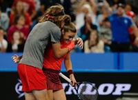 Τσιτσιπάς – Σάκκαρη: Νίκησαν Φέντερερ και Μπέντσιτς (pics&vids)