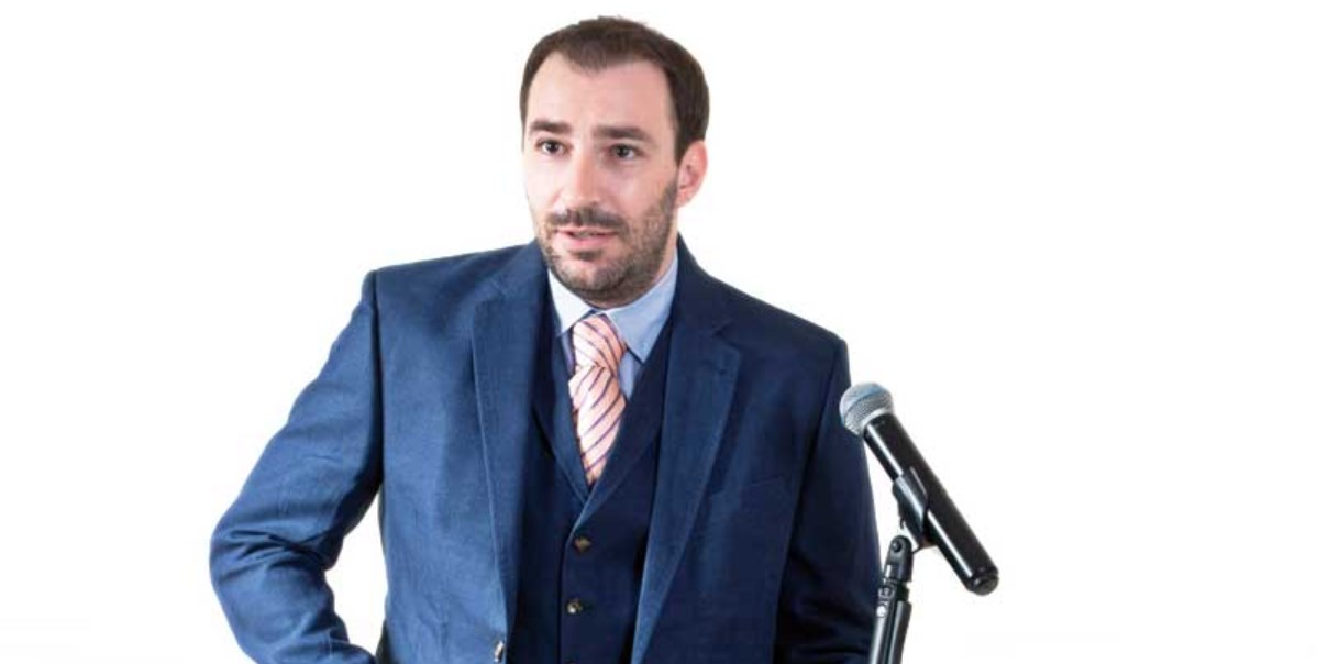 Γιώργος Χατζηπαύλου: Στην κωμωδία έχει αξία και η παρατηρητικότητα προς τα μέσα