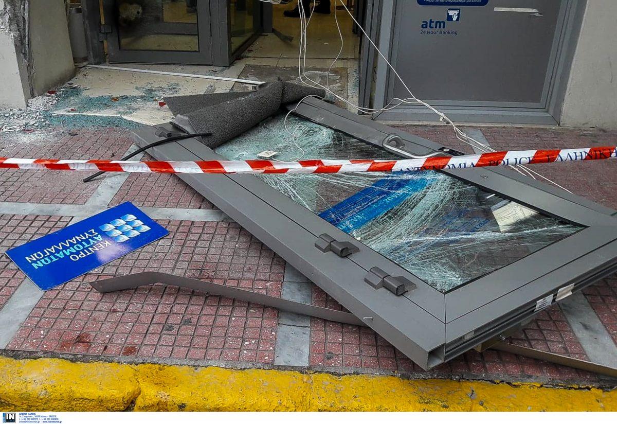 Ληστεία στα Μέγαρα: Χάος άφησαν πίσω τους οι ληστές (pics)