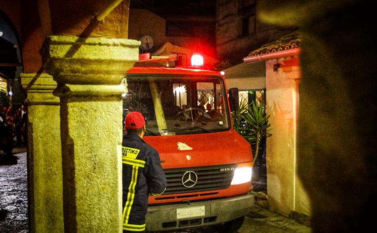 Θεσσαλονίκη: Στις φλόγες δύο αυτοκίνητα τα ξημερώματα