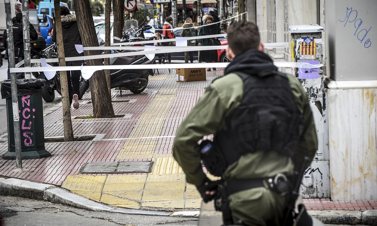 Επίθεση κατά αστυνομικών: Τους πέταξαν πέτρες και μάρμαρα