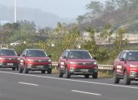 Αυτοκίνητα χωρίς οδηγό: Η αυτοκινητοπομπή που έγινε viral (vid)