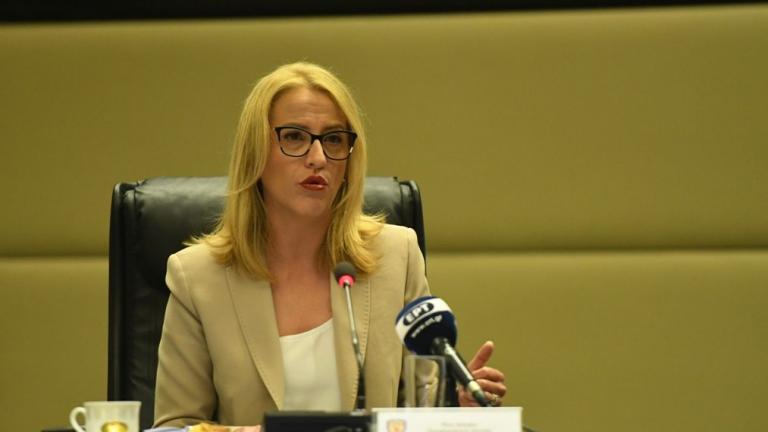 Ρένα Δούρου: Ανέβασε βίντεο του Τσίπρα να φιλιέται στο στόμα ανήμερα του Αγίου Βαλεντίνου