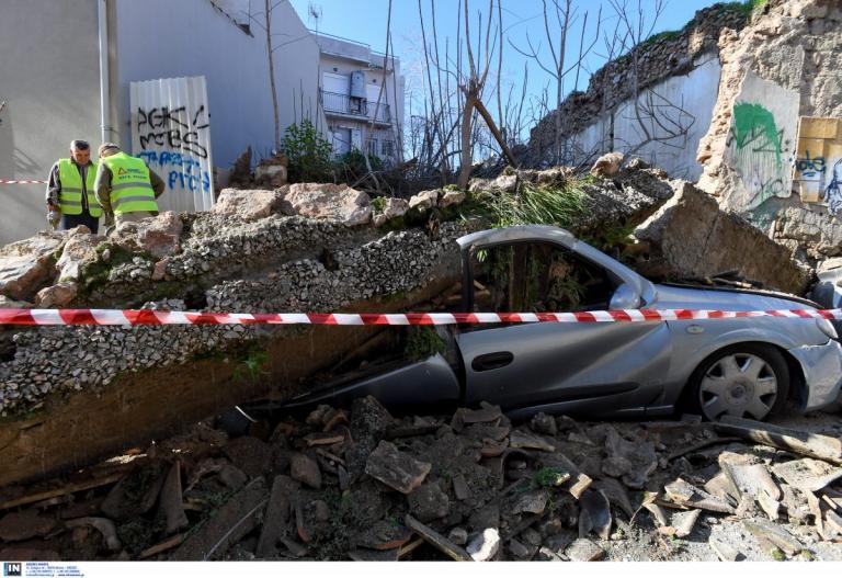 Eγκαταλελειμμένα κτίρια στην Αθήνα: Δημόσιος “κίνδυνος” για τους πολίτες τα ετοιμόρροπα κτίσματα