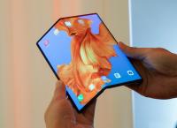 Αναδιπλούμενα smartphones: “Πόλεμος” ανάμεσα σε Samsung και Huawei