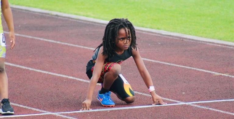 Αυτός είναι ο 7χρονος “σφαίρα” που κοντράρει στα ίσια τον Μπολτ (pics&vids)