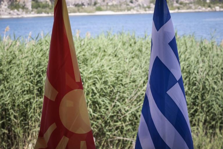 Βόρεια Μακεδονία: Αλλάζουν τα πάντα στη γείτονα – Ξηλώνουν πινακίδες, αλλάζουν διαβατήρια