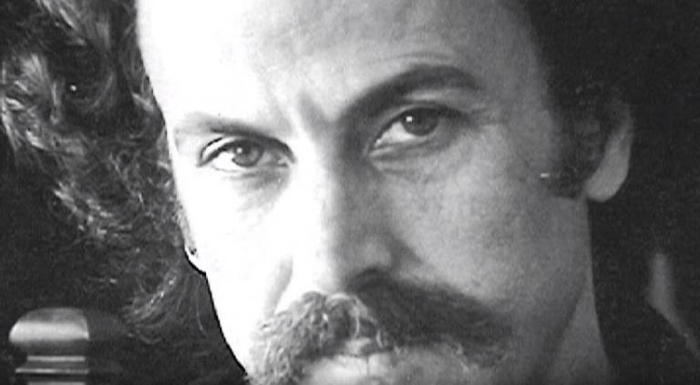 Νίκος Ξυλούρης: Η λεβέντικη φωνή που δεν σίγησε ποτέ… (vids)