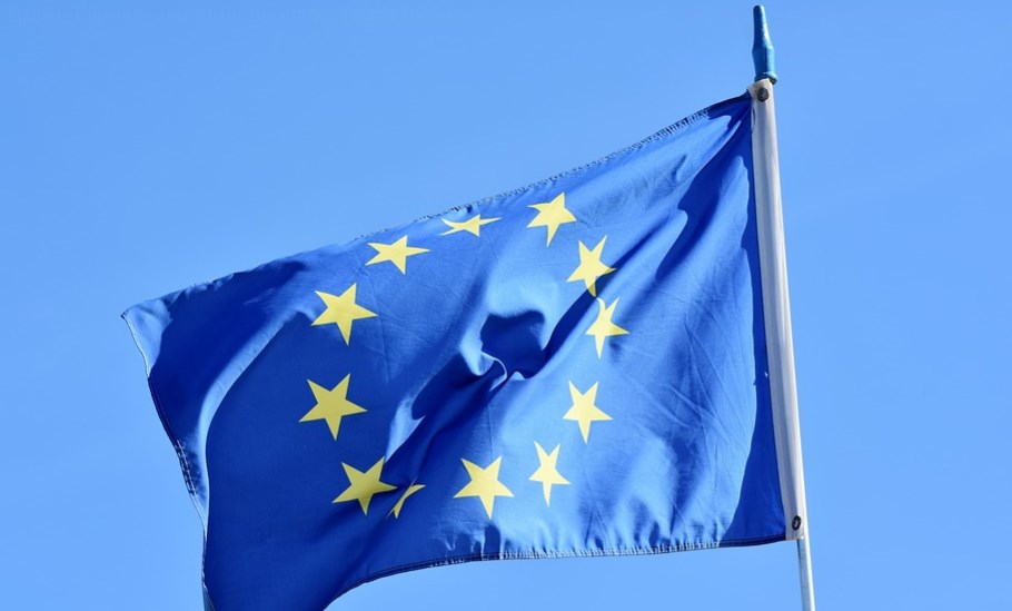 Όλι Ρεν: “Εξασθενεί η οικονομία της Ευρωζώνης”