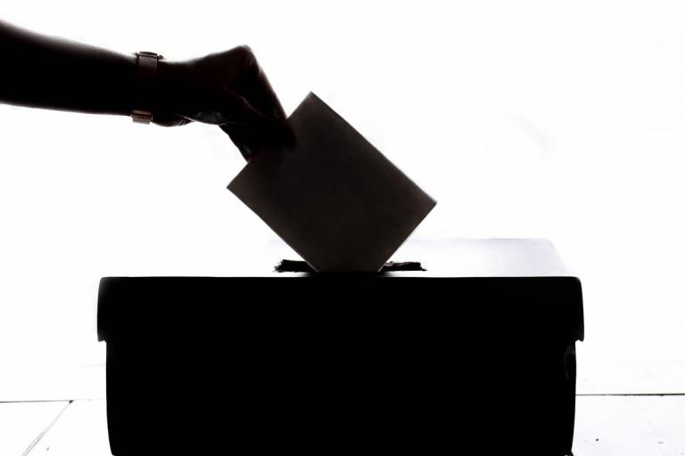 Εκλογές 2019 – Δημοσκόπηση: Κρατά το προβάδισμα η ΝΔ έναντι του ΣΥΡΙΖΑ – Ποιοι μένουν εκτός Βουλής
