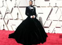 Billy Porter: Χαμός με την εκκεντρική του εμφάνιση στα Όσκαρ 2019