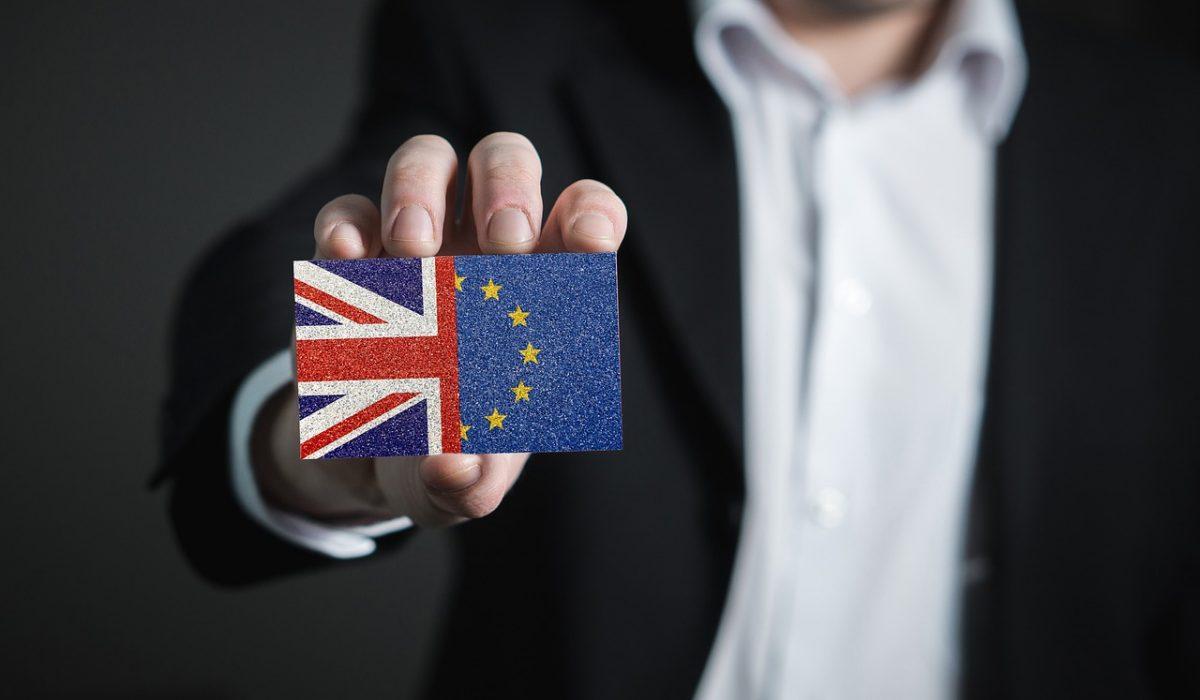 Brexit: Ο Μπαρνιέ ελπίζει ότι οι συνομιλίες στο Λονδίνο μπορούν να παράγουν θετικά αποτελέσματα
