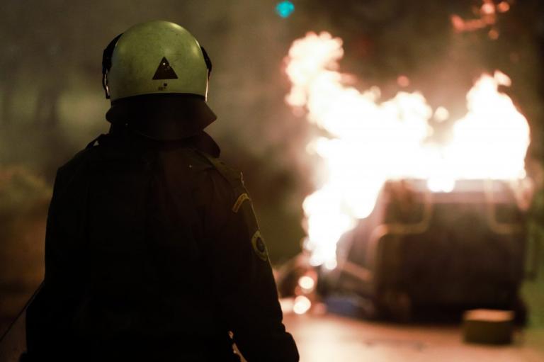 Τελικός Κυπέλλου 2019: Συμπλοκή οπαδών της ΑΕΚ με αστυνομικούς της ομάδας ΔΙΑΣ