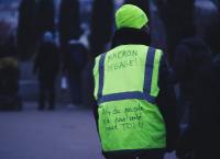 Εμανουέλ Μακρόν: Ανακάμπτει η δημοτικότητά του στα προ “κίτρινων γιλέκων” επίπεδα