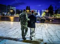 Πέθανε εύζωνας: Ένιωσε αδιαθεσία και κατέρρευσε