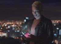 Galaxy F: Το αναδιπλούμενο κινητό της Samsung που αποκαλύφθηκε κατά λάθος (vid)