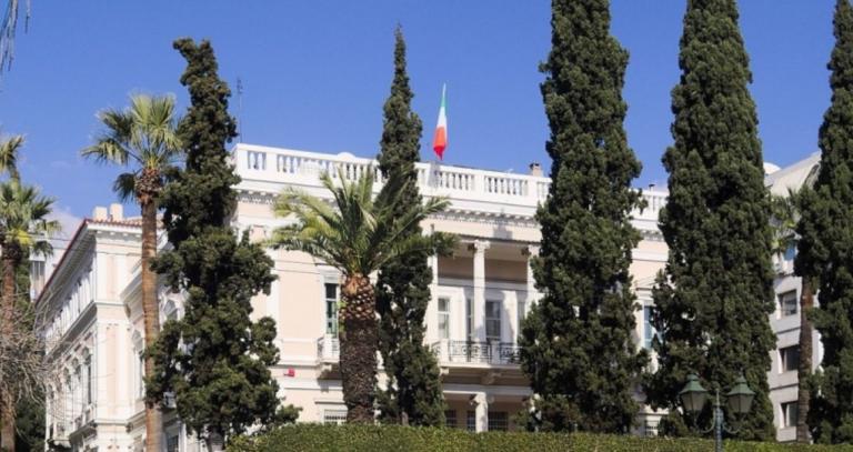 Ρουβίκωνας: Επίθεση με μπογιές στην ιταλική πρεσβεία