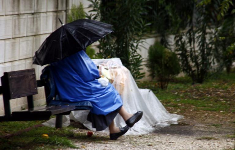 Κακοκαιρία “Χιόνη”: Θερμαινόμενοι χώροι από τον Δήμο Αθηναίων για την προστασία αστέγων από το ψύχος
