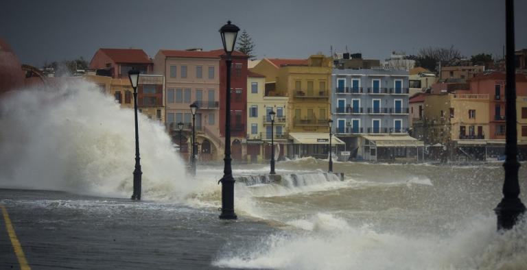 Κλειστά σχολεία: Λουκέτο σε σχολικές μονάδες στην Κρήτη – Σαρώνει η “Χιόνη” (pics)