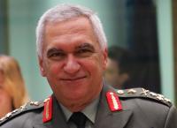 Κωσταράκος κατά Αποστολάκη: Προσβολή στο στράτευμα η κατάργηση των διακριτικών των Ένοπλων Δυνάμεων