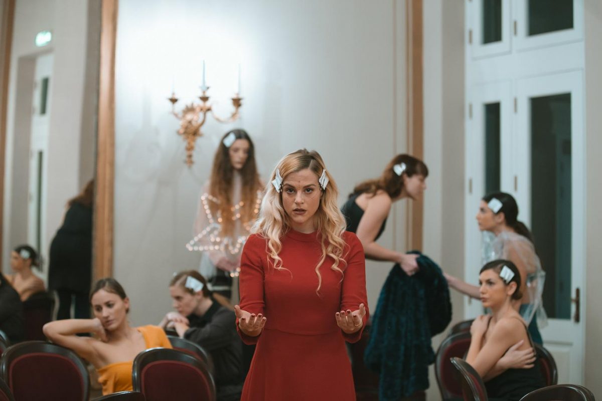 Δημοτικό Θέατρο Πειραιά: 10 “κούκλες” για τη γυναικεία χειραφέτηση (pics)