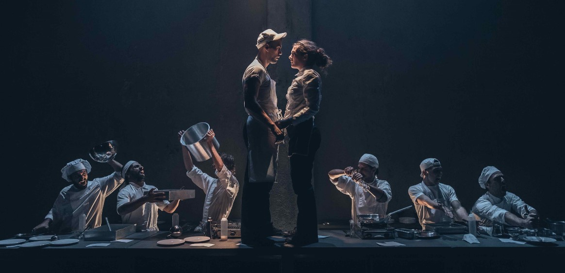 “Η ΚΟΥΖΙΝΑ” του Γιώργου Νανούρη στο Θέατρο Αποθήκη