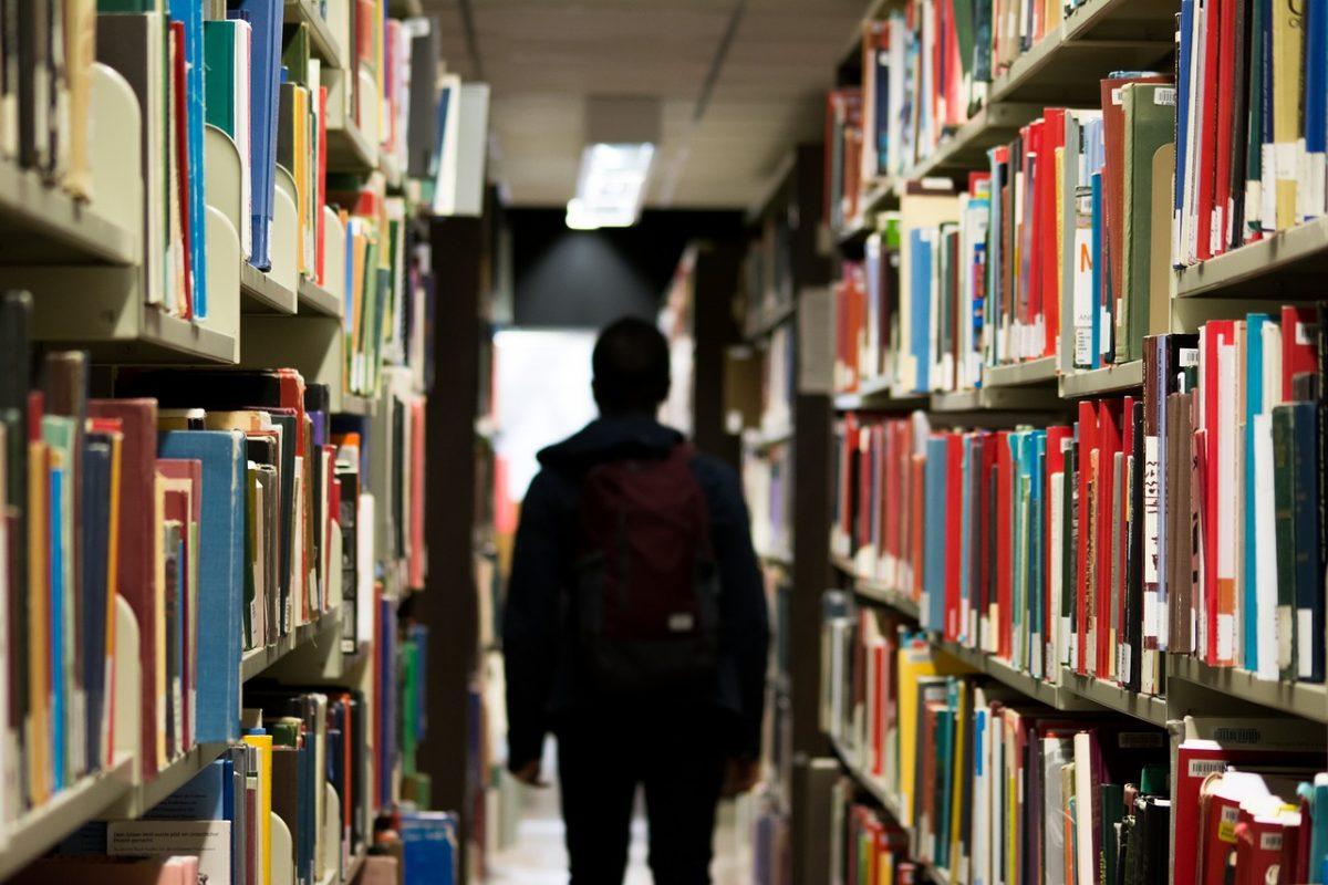 Ιταλία: Σάλος με ρατσιστικό σχόλιο δασκάλου σε μαθητή – “Πόσο άσχημος είσαι”