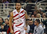 Μάικ Τζέιμς: Με εντυπωσιακή παρουσία στο πλευρό του στη Βιτόρια