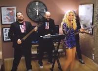 Στέλλα Μπεζαντάκου: Το βιντεοκλίπ από το “Μπλουζάκι” που έγινε viral (vid)