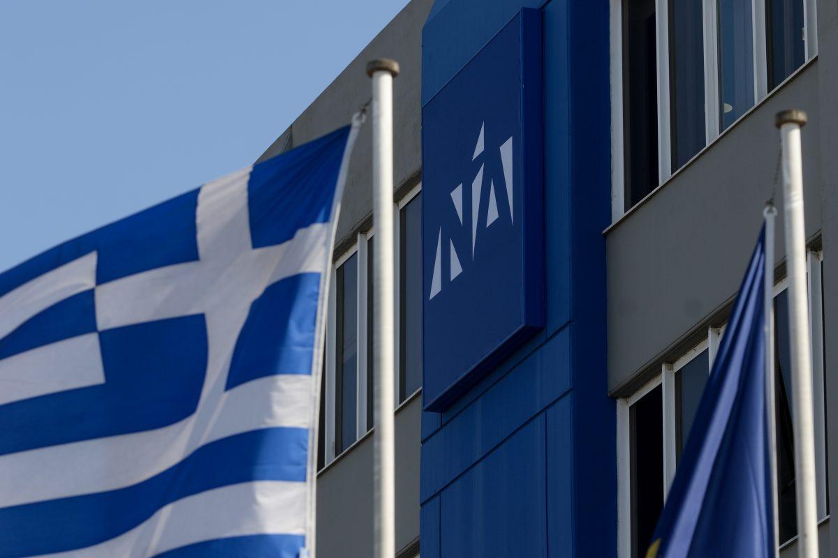 ΝΔ για Μαξίμου: “Mε χυδαίο τρόπο επιχειρεί να εκμεταλλευθεί πολιτικά μια αυστηρά προσωπική υπόθεση”