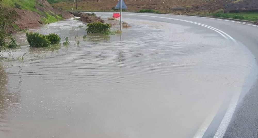 Κακοκαιρία Σαντορίνη: Εικόνες βιβλικής καταστροφής στο νησί (pic&vid)