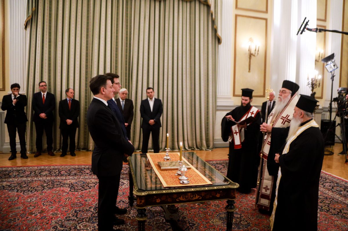 Ορκωμοσία υπουργών: Θρησκευτικό όρκο έδωσαν Μωραΐτης – Τόλκας (pics)