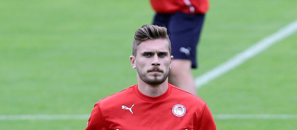 Θανάσης Παπάζογλου: Ο Έλληνας Μπέκαμ (pic)