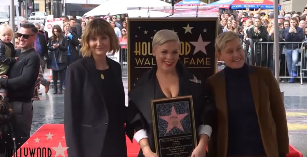 Pink αστέρι: Η διάσημη τραγουδίστρια απέκτησε το δικό της στη Λεωφόρο της Δόξας (pic&vid)