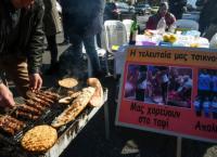 ΠΟΕΔΗΝ: Διαμαρτυρία με σουβλάκια έξω από τη Βουλή (pics)