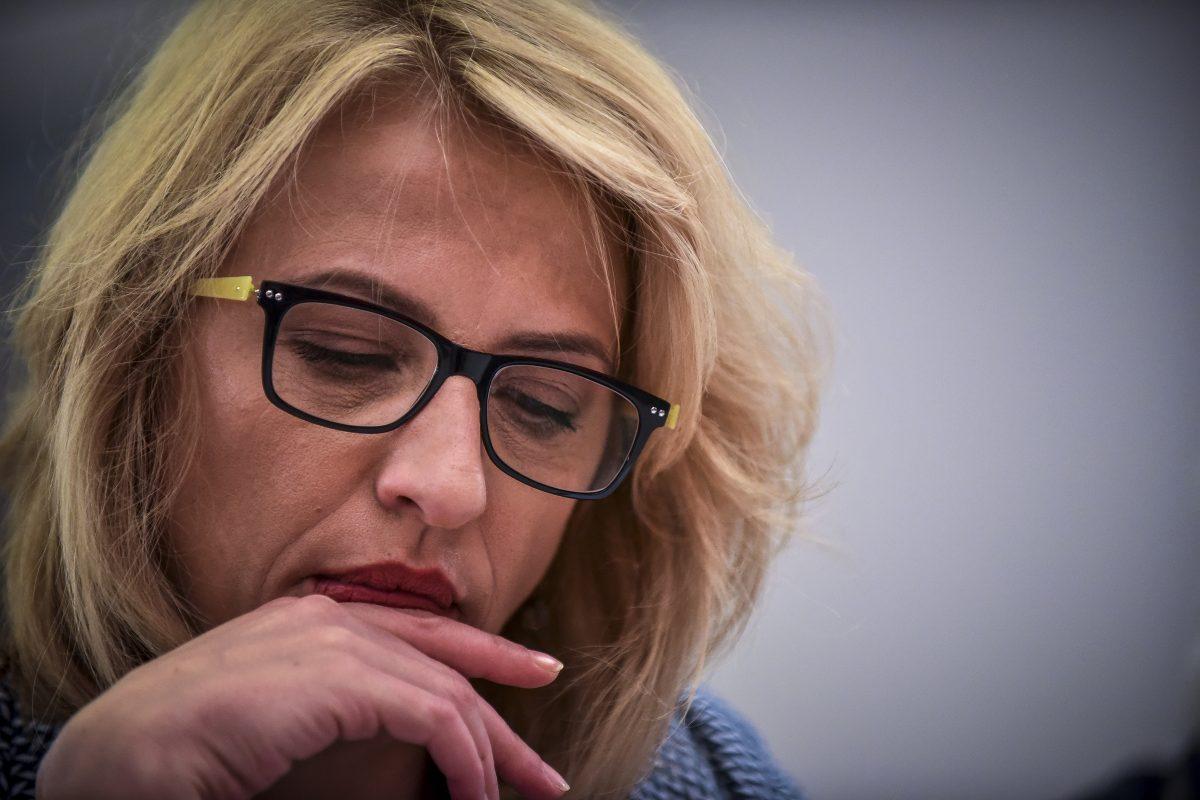 Ρένα Δούρου: “Αυτοί που ήταν μέρος του προβλήματος παριστάνουν ότι μπορούν να γίνουν μέρος της λύσης”