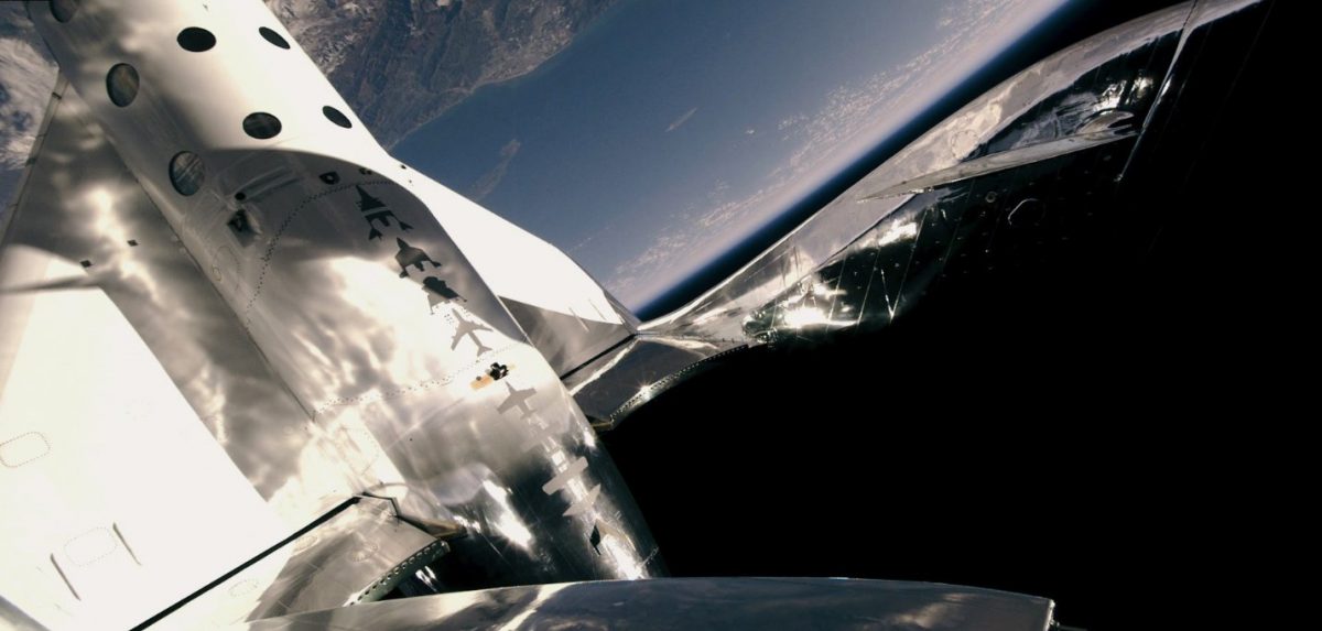 SpaceShip Two: Το πυραυλοκίνητο αεροσκάφος “έσπασε το φράγμα” των 89,9 χιλιομέτρων με επιβάτη