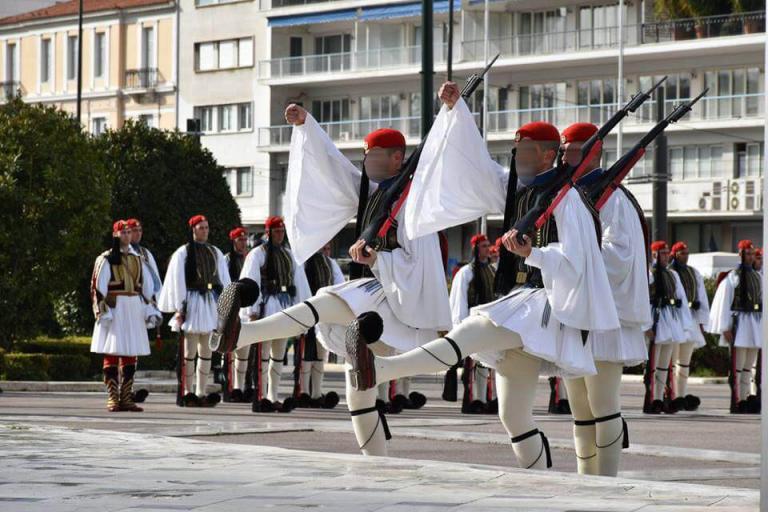 Θάνατος Εύζωνα: Συγκλονίζει ο πατέρας του άτυχου Εύζωνα μιλώντας για το θάνατο του γιου του
