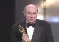 Στάνλεϊ Ντόνεν: Πέθανε ο σκηνοθέτης του “Singin’ in the Rain”