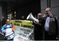Ένταση με συνδικαλιστές μπροστά στο υπουργείο Οικονομικών (pics)